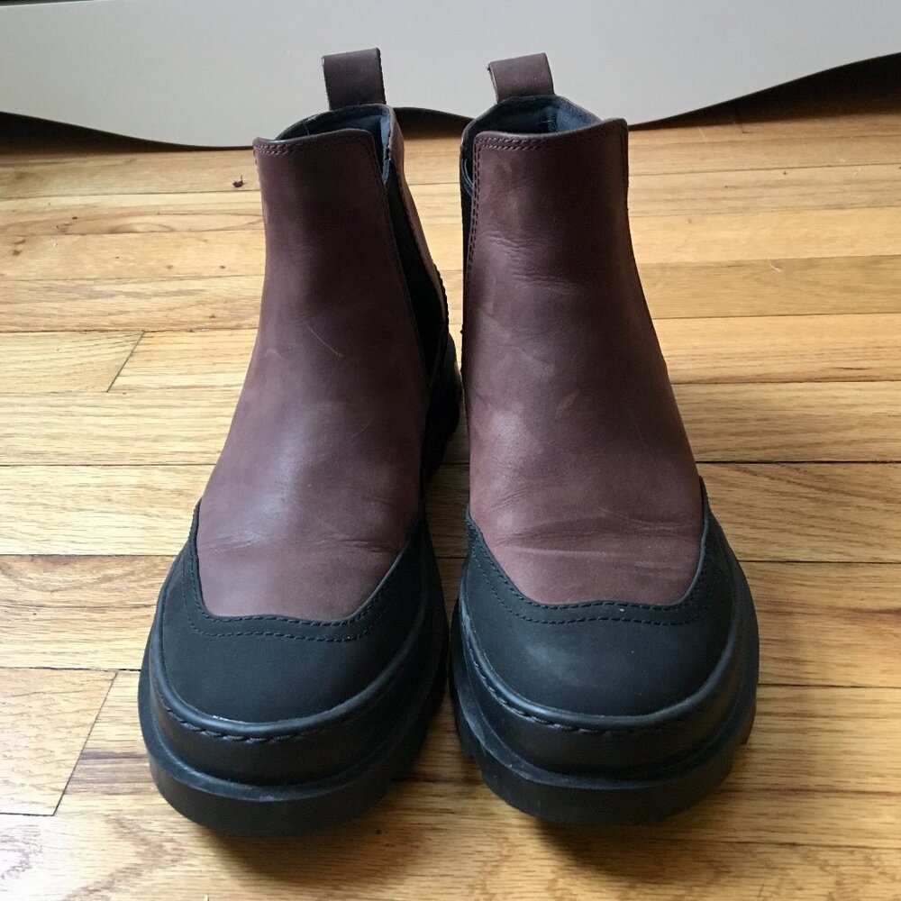 Brown Camper chelsea boots, like new!